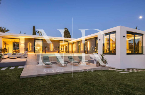 Villa moderna en Nueva Andalucía en venta
