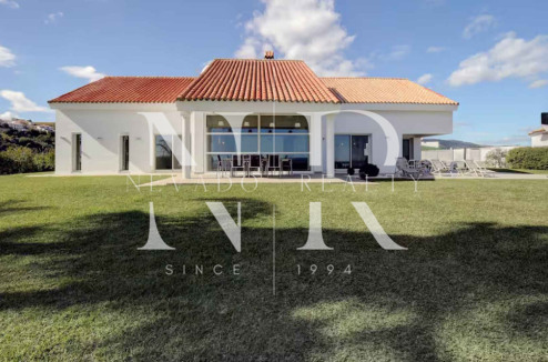 Villa con vista al mar en Manilva en venta
