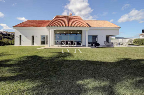 Villa avec vue sur la mer à Manilva à vendre