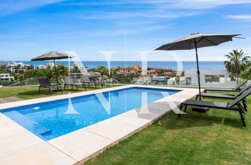 Elegante villa con vistas al mar en La Alquería, Benahavís en venta
