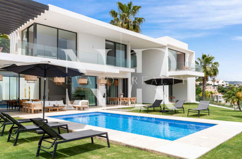 Elegante villa con vistas al mar en La Alquería, Benahavís en venta