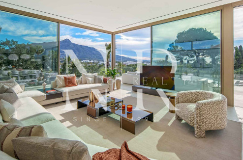 Villa con vistas panorámicas en Nueva Andalucía en venta