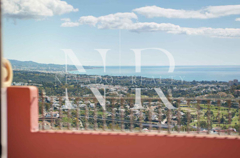 Penthouse with panoramic sea views for sale in Monte Halcones, Benahavís