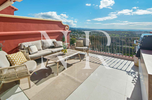 Penthouse with panoramic sea views for sale in Monte Halcones, Benahavís