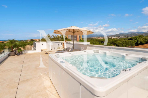 Beachside villa with sea views for sale in Marbesa, East Marbella