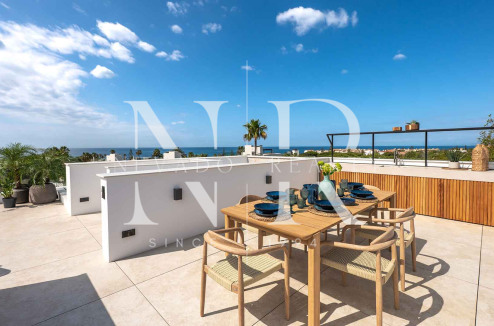 Beachside villa with sea views for sale in Marbesa, East Marbella