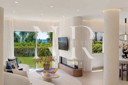 Apartamento en Costalita Estepona en primera línea de playa y renovado en venta