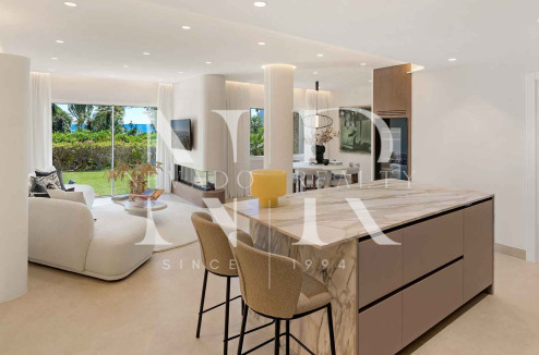 Apartamento en Costalita Estepona en primera línea de playa y renovado en venta