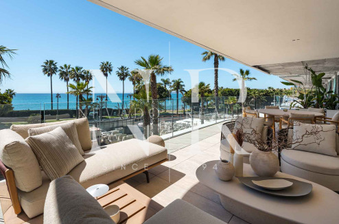 Apartamento en Estepona frontal al mar en primera línea de playa en Estepona