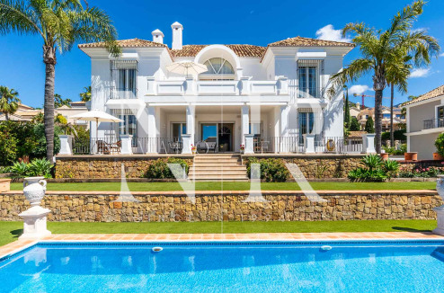 Villa in Sierra Blanca with sea views for sale