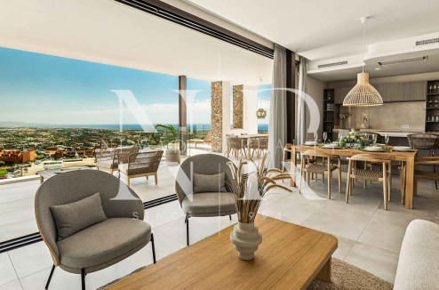 Townhouse in Benahavís with panoramic sea views for sale