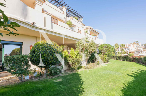 Apartment in Capanes del Golf with a large terrace for sale