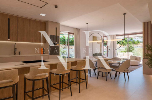 Apartamento en Elviria con amplio jardín y terrazas en venta