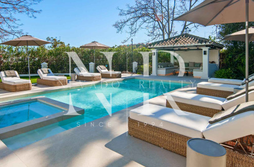Frontline golf villa for sale at Los Naranjos Golf Club, Nueva Andalucía