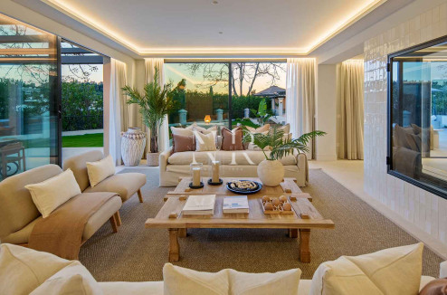 Villa en première ligne de golf à Los Naranjos Golf Club, Nueva Andalucía, à vendre