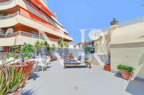 Penthouse in Marbella Centre in the Parque Marbella urbanisation with private pool for sale