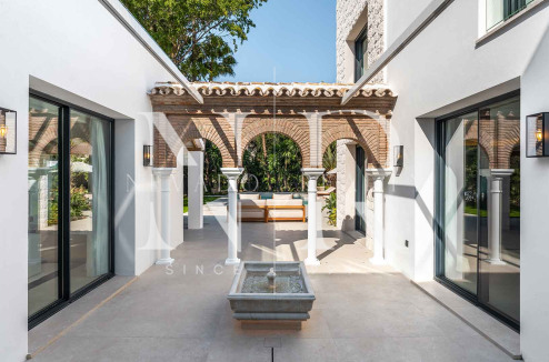 Villa en Nueva Andalucía de diseño contemporáneo en venta