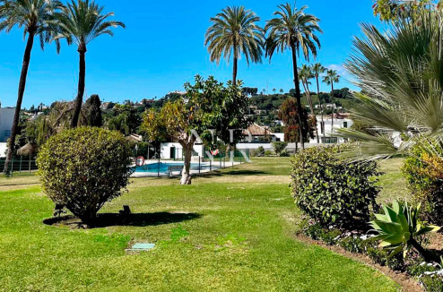Maison mitoyenne entièrement rénovée à vendre dans le lotissement La Rinconada