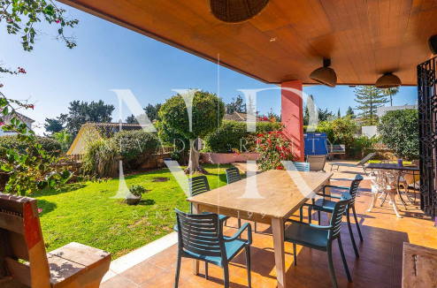 Villa para reformar con parciales vistas al mar en Huerta Belón en venta.