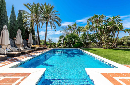 Villa in Sierra Blanca with panoramic sea views for sale