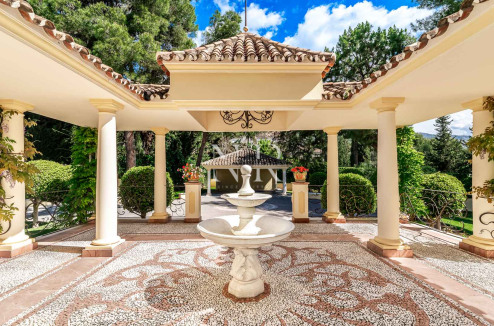 Villa in Sierra Blanca with panoramic sea views for sale