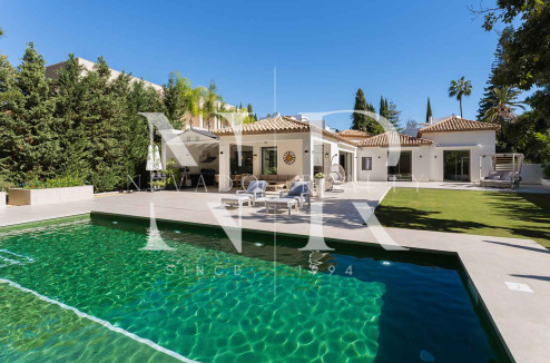 Completely renovated villa for sale in the La Cerquilla residential area