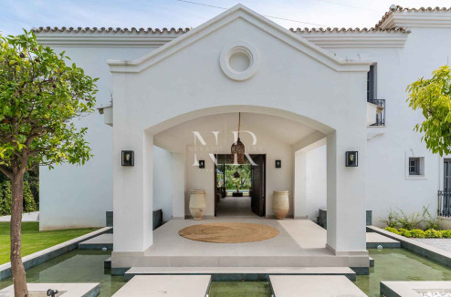 Completely renovated villa for sale in Atalaya Golf