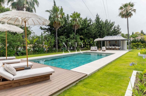 Completely renovated villa for sale in Atalaya Golf