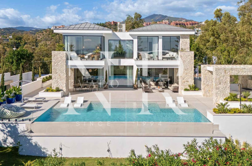 Newly built villa in La Quinta with sea views for sale