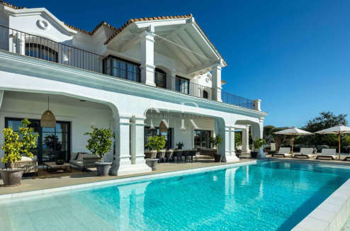 Villa in Marbella Club Golf Resort with panoramic sea views for sale