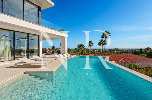 Newly built villa in La Quinta with panoramic sea views for sale