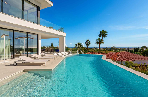 Newly built villa in La Quinta with panoramic sea views for sale