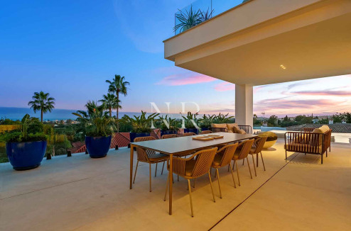Newly built villa in La Quinta with panoramic sea views for sale