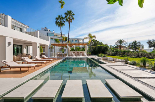 Villa en El Herrojo con vistas panorámicas al mar en venta