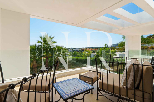 Villa contemporánea con vistas panorámicas en Nueva Andalucía en venta