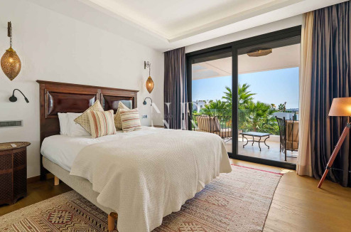Villa contemporaine avec vue panoramique à Nueva Andalucía à vendre