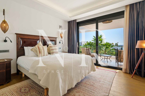 Villa contemporánea con vistas panorámicas en Nueva Andalucía en venta