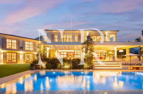 Villa en Aloha Golf en primera línea completamente reformada en venta