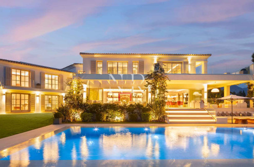 Villa en Aloha Golf en primera línea completamente reformada en venta