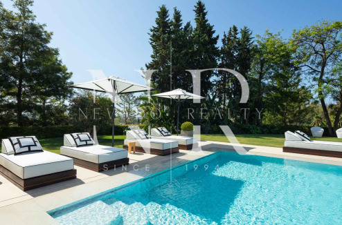Villa en Aloha Golf en primera línea completamente reformada en venta