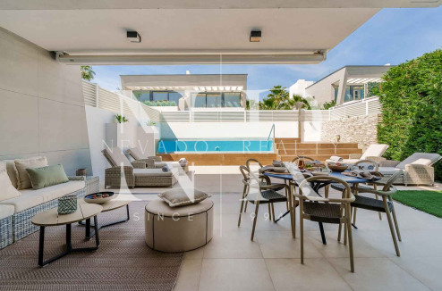 Semi-detached house for sale in Banús Bay Urbanization, just minutes from the beach
