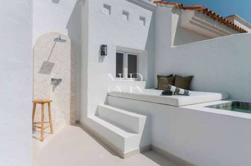 Penthouse in La Quinta Village residential complex with sea views for sale