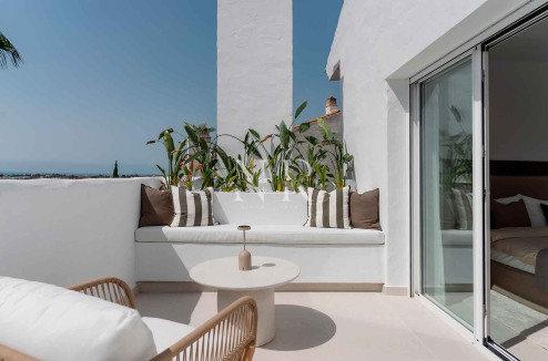 Penthouse in La Quinta Village residential complex with sea views for sale