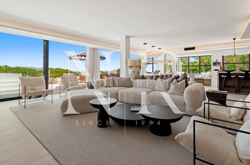 Villa en Nueva Andalucía con vistas al mar en venta