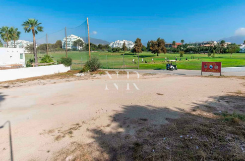 Plot next to the Real Club de Golf de Guadalmina with golf views for sale