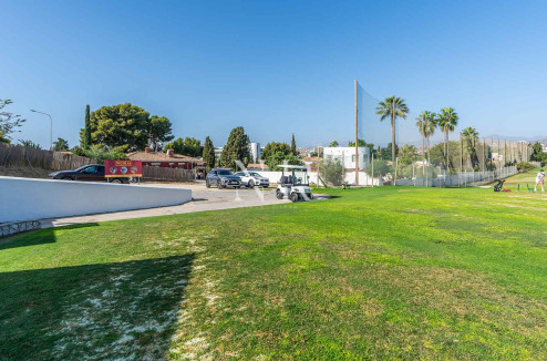 Plot next to the Real Club de Golf de Guadalmina with golf views for sale