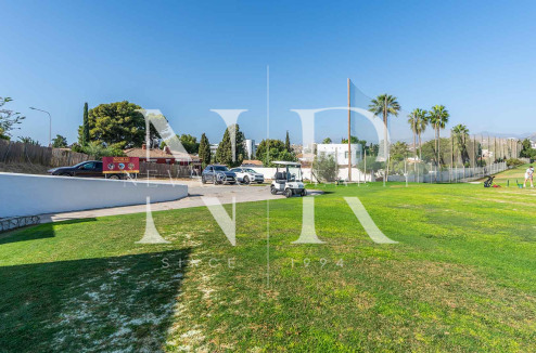 Plot next to the Real Club de Golf de Guadalmina with golf views for sale