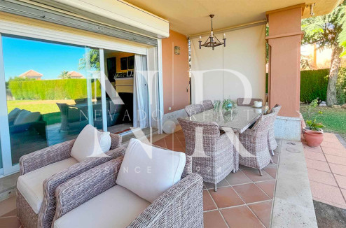 Villa jumelée à vendre dans le lotissement Santa Clara Golf avec vue sur la mer