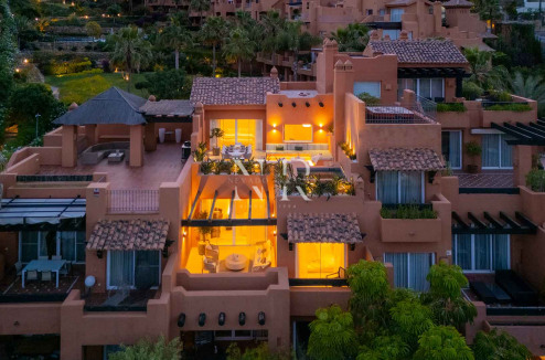 Completely renovated penthouse for sale in the Alminar de Marbella development