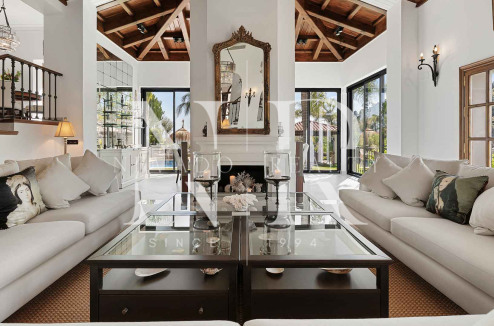 Villa de style andalou classique à vendre dans le domaine privé d'El Madroñal
